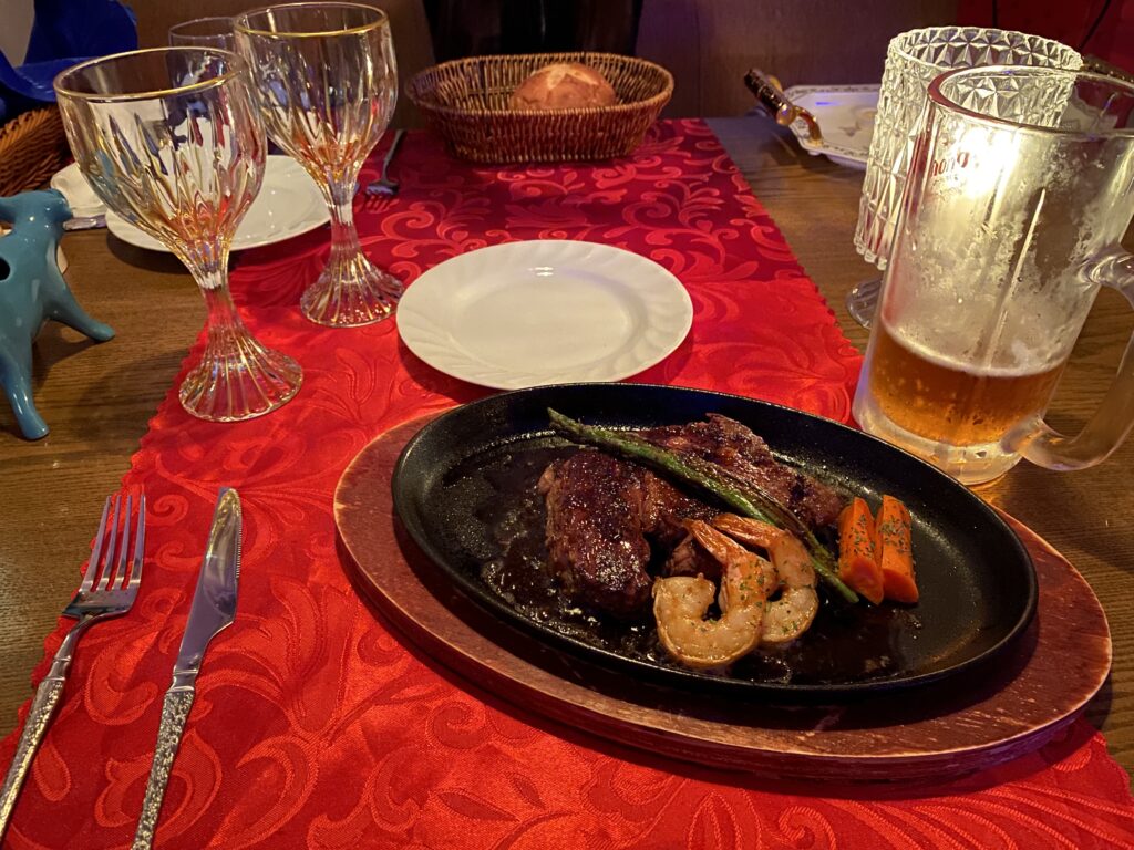 ロマンチックな雰囲気でいただいたステーキ